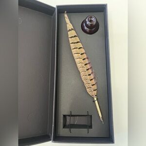 Harry Potter Feather Quill Pen with Stand